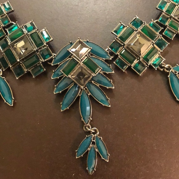 LOFT emerald green statement necklace - Picture 3 of 4